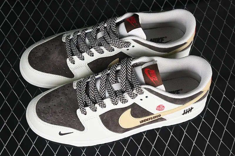 All categories Nk SB Dunk Series Nk SB Dunk Low High-end customized low-top sneakers Nk SB Dunk Low UN joint beige khaki hook Anniversary high-end customized low-top casual sneakers DJ2024-089
